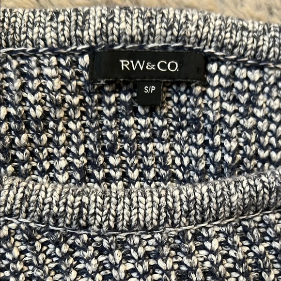 Button detail Sweater with Round Neckline - Picture 4 of 4